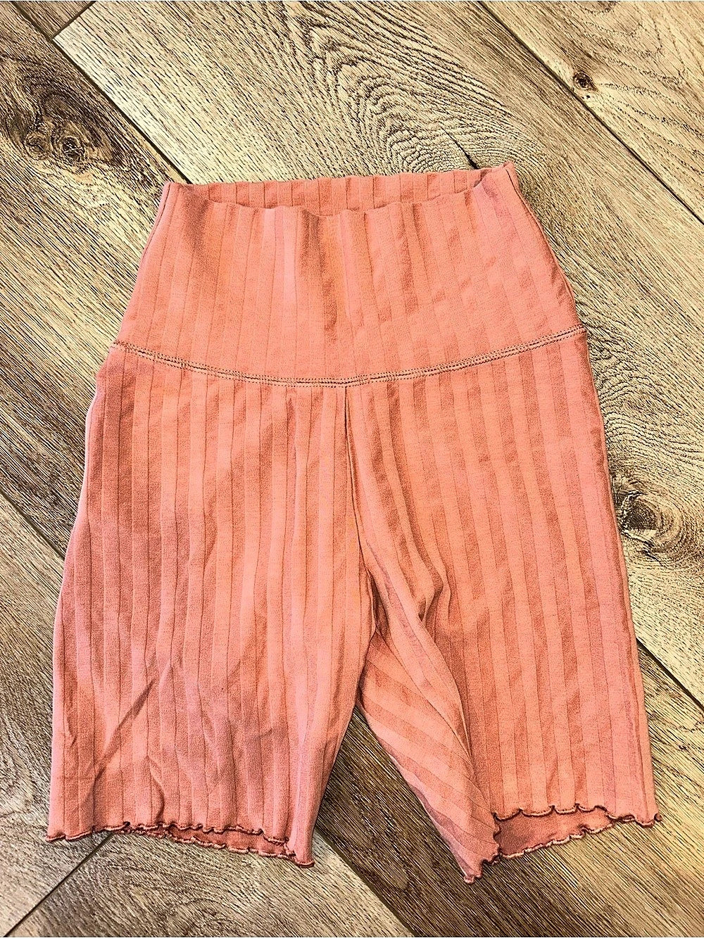 Offline Ribbed High Waist Bike Shorts in salmon Size Small